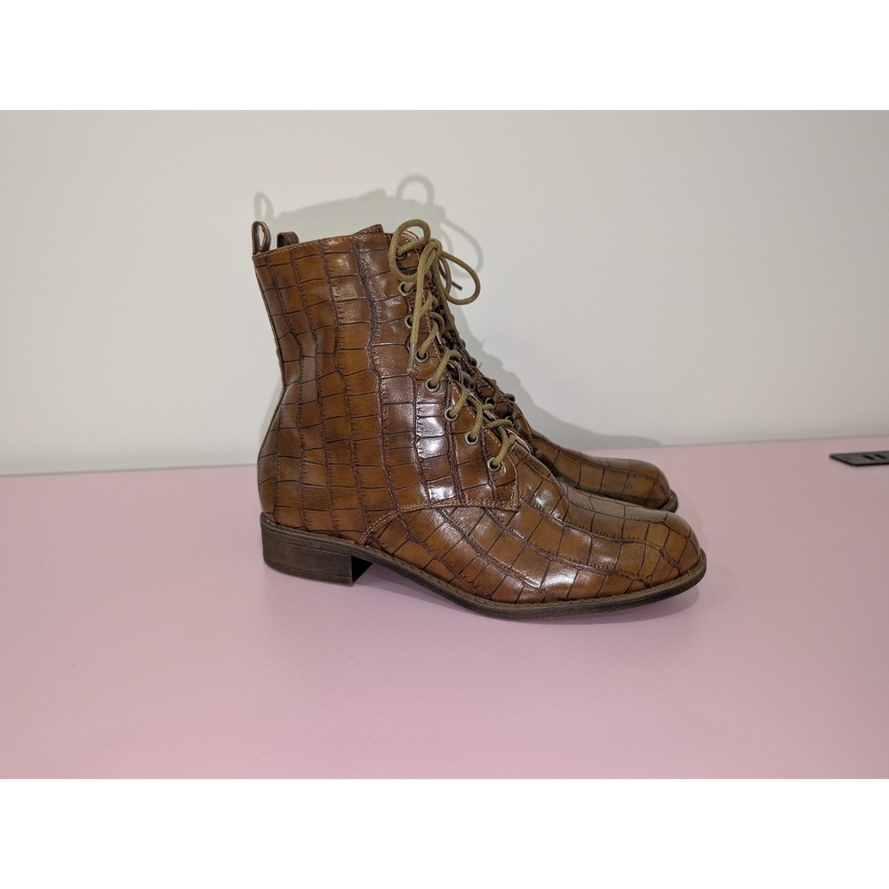 Mata Faux Leather Crocodile‎ Embossed Lace Up Ankle Boots Size 8.5